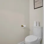 Luxury Niagara 3 Bdr Townhouse /Garage