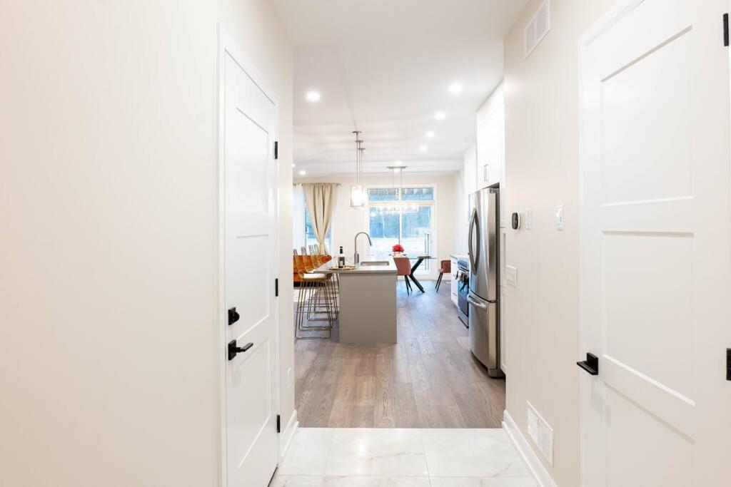 Appartamento Luxury 3 Bdr Townhouse /garage Niagara Falls