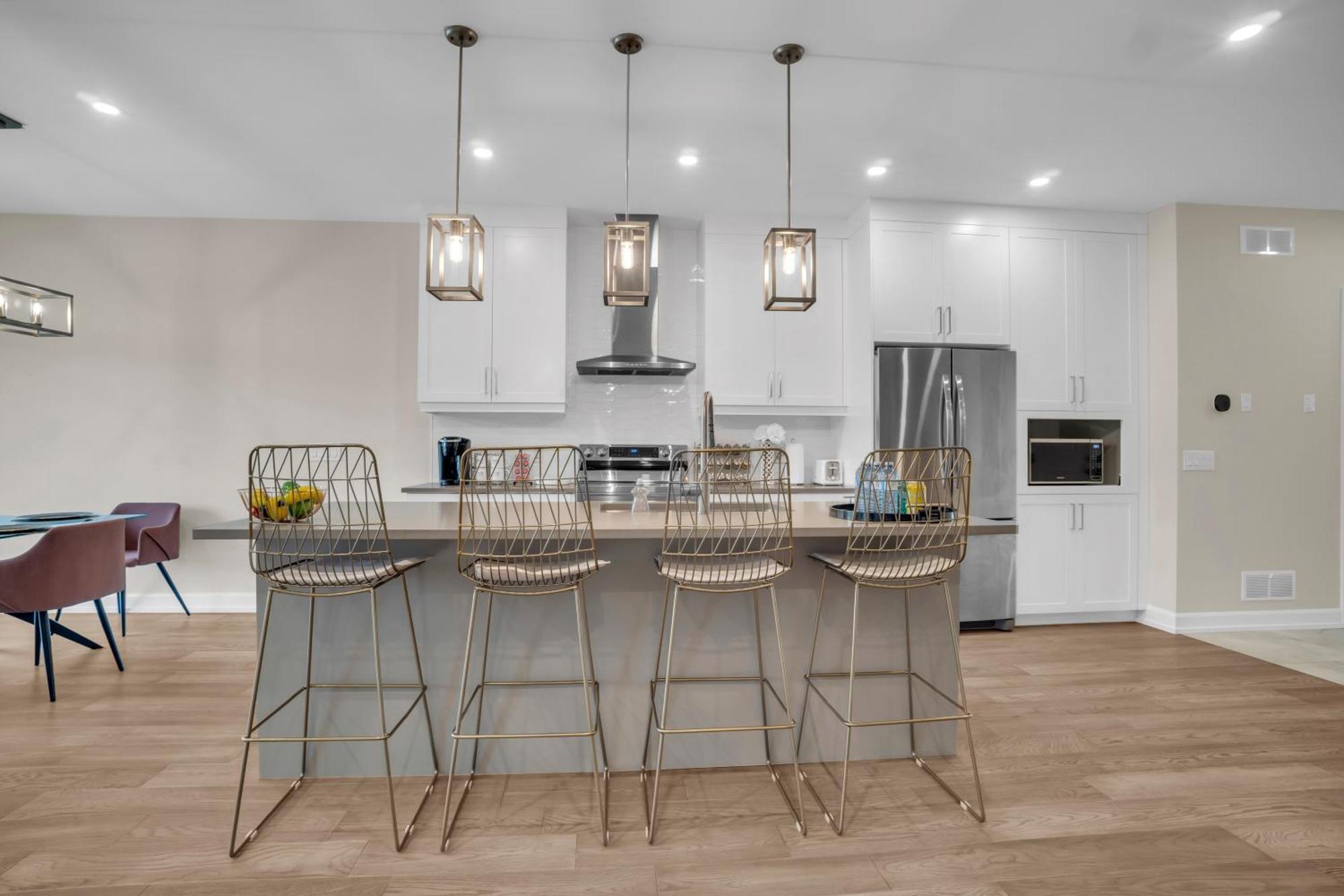 Luxury 3 Bdr Townhouse /garage * Niagara Falls