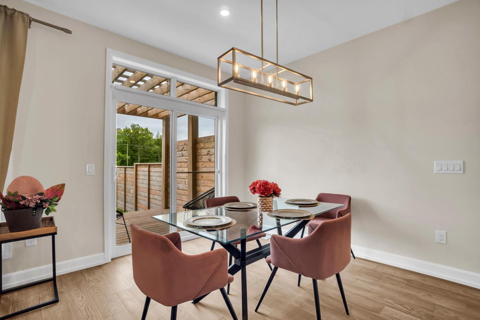 Luxury 3 Bdr Townhouse /garage